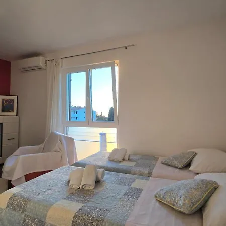 Apartment Ljubica For 2 Persons 150m From The Porec